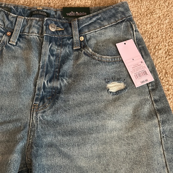 Size 4 NWT Bermuda Shorts! - Picture 4 of 5